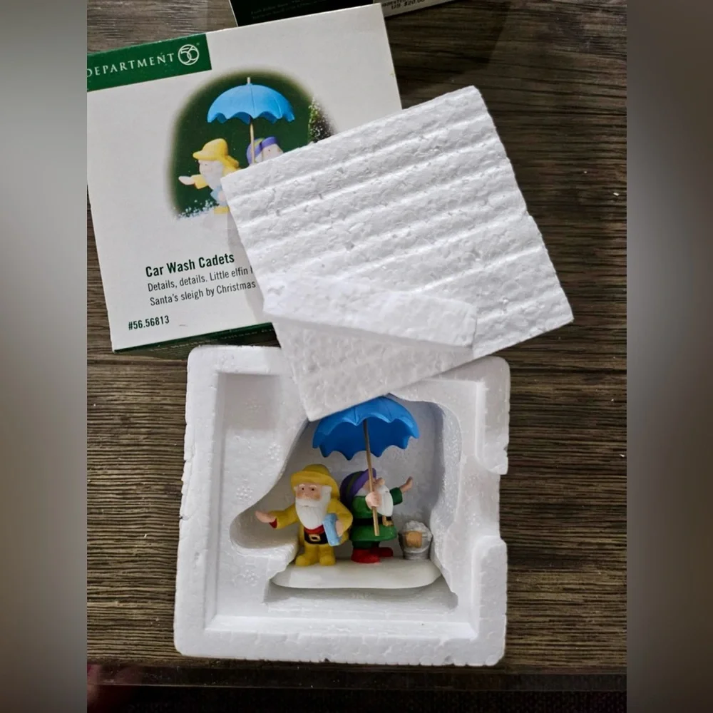 Department 56 Car Wash Cadets - Picture 4 of 7